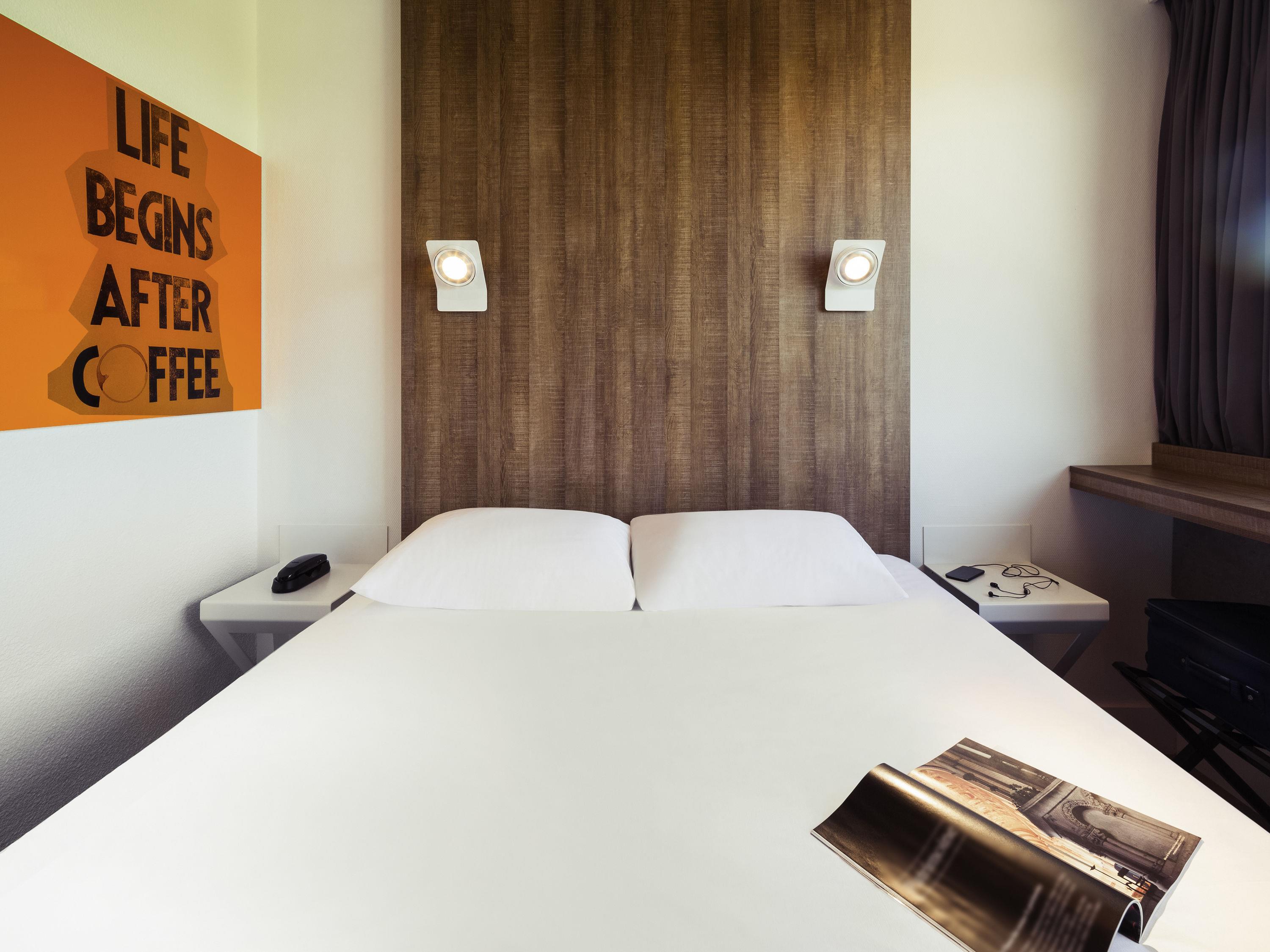 IBIS STYLES NIORT POITOU - Tap to explore photos