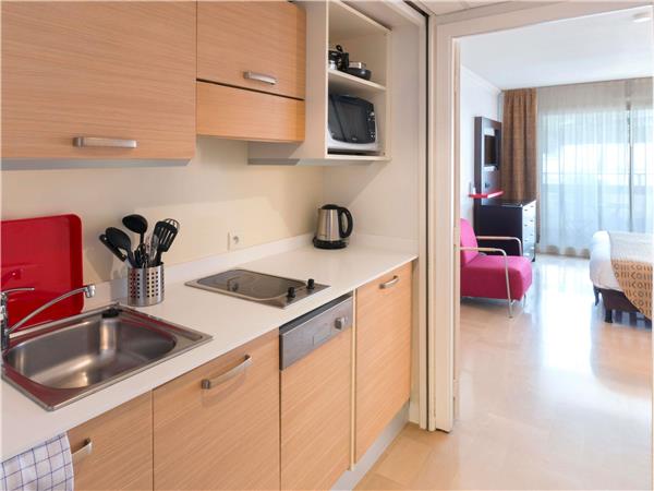 Studio for 2 people, view of the town