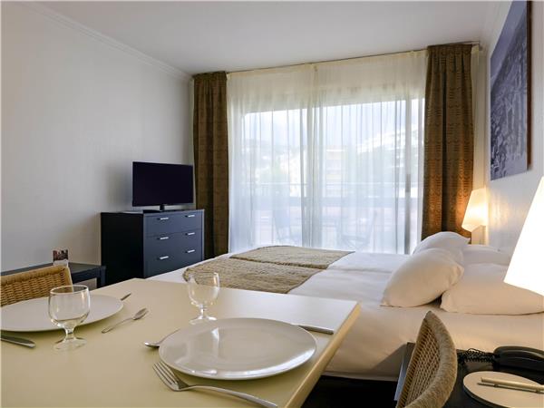 Studio for 2 people, view of the town