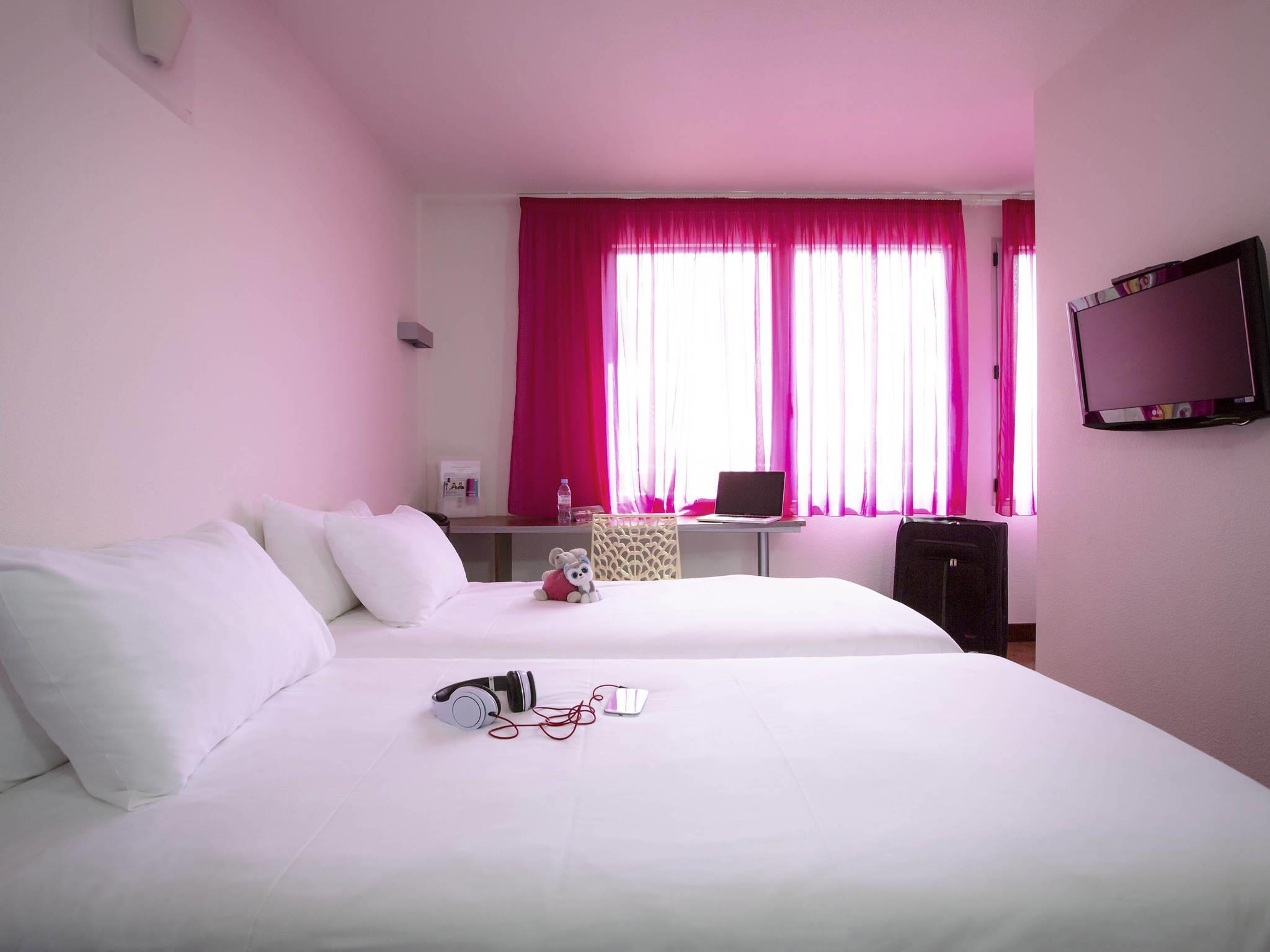 ibis Styles Bethune Bruay Room Type - Standard Suite with 1 double bed and twin beds