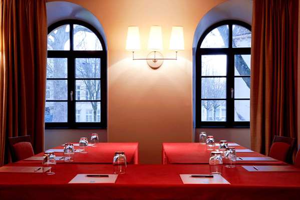 On-Site,Business/Events,Business Services/Center