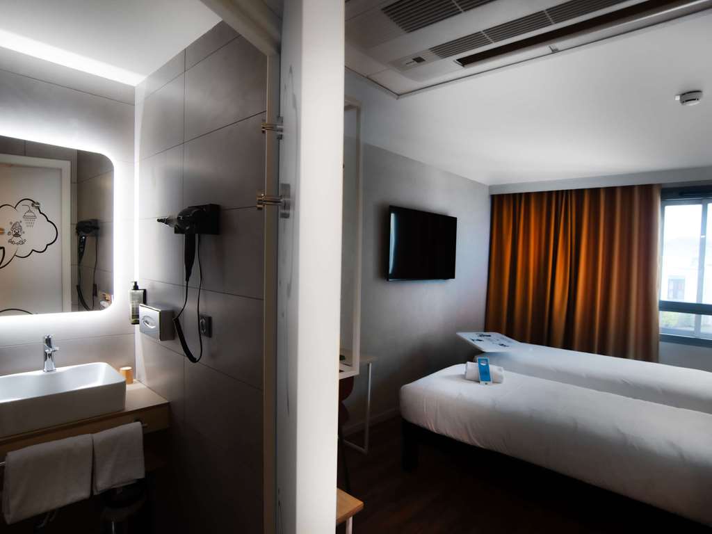 ibis Styles Clermont-Ferrand Le Brézet Airport - Tap to explore photos