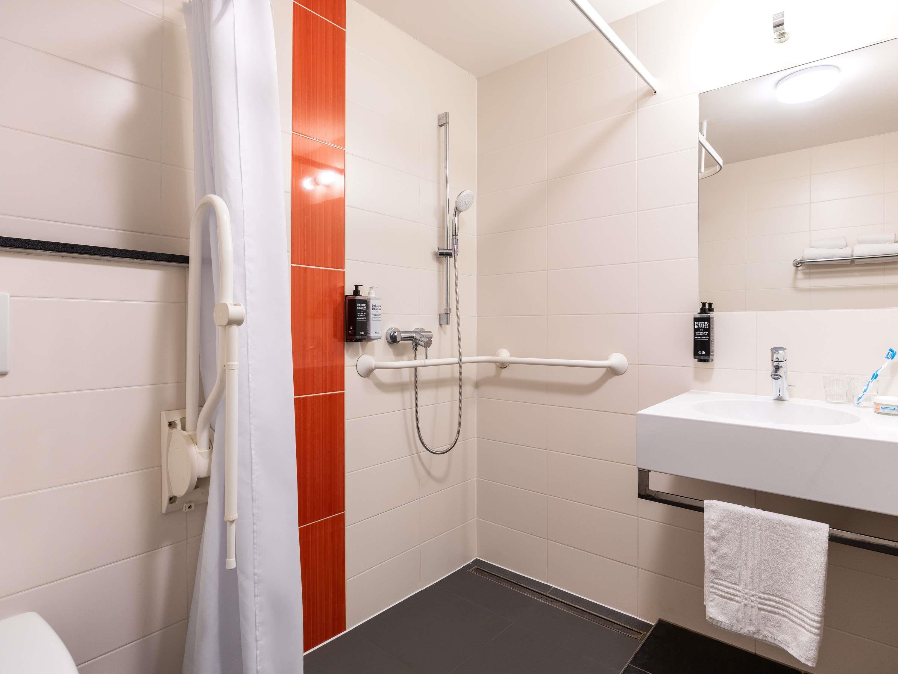 IBIS STYLES BRUSSELS STEPHANIE Room Type - Accessible Room with 1 double bed