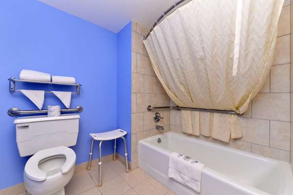  - Americas Best Value Inn & Suites Clear Lake - I-35, Exit 194