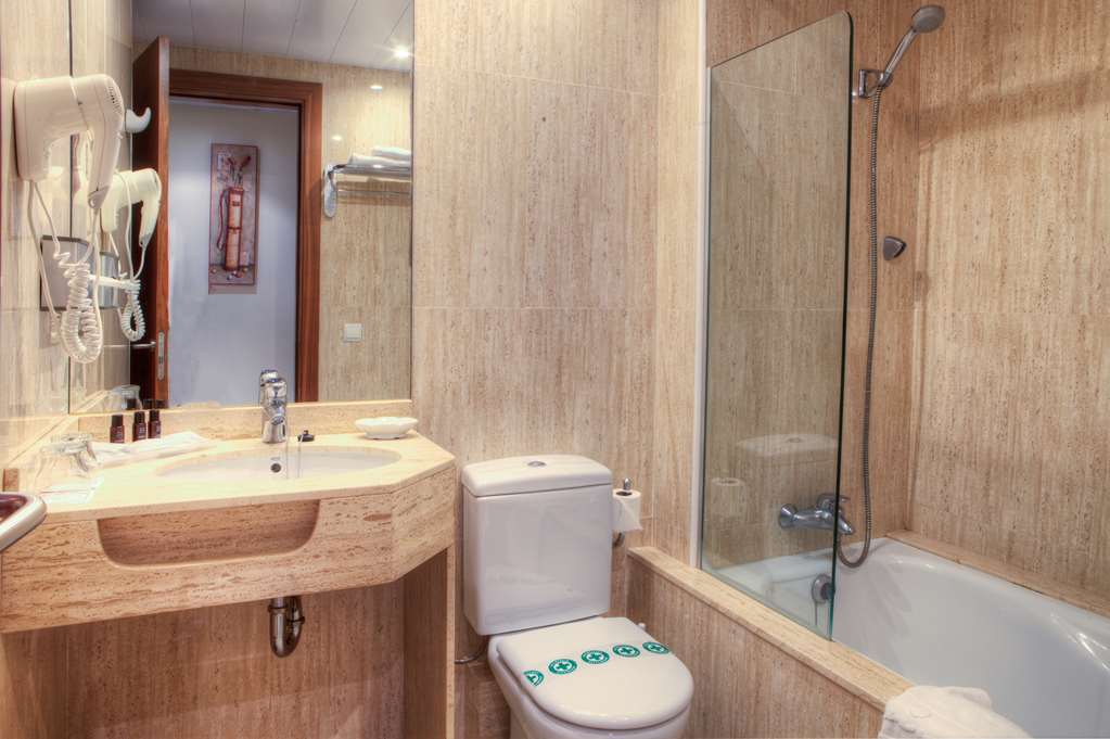 Sunway Playa Golf Sitges Hotel-guestroom-Guest Room,Bathroom,On-Site.jpg