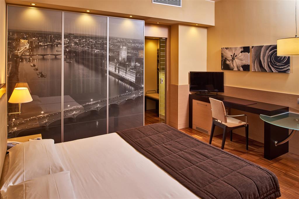 Cruise Hotel-guestroom-Guest Room,Bed,King bed,Indoor/Interior,On-Site.jpg