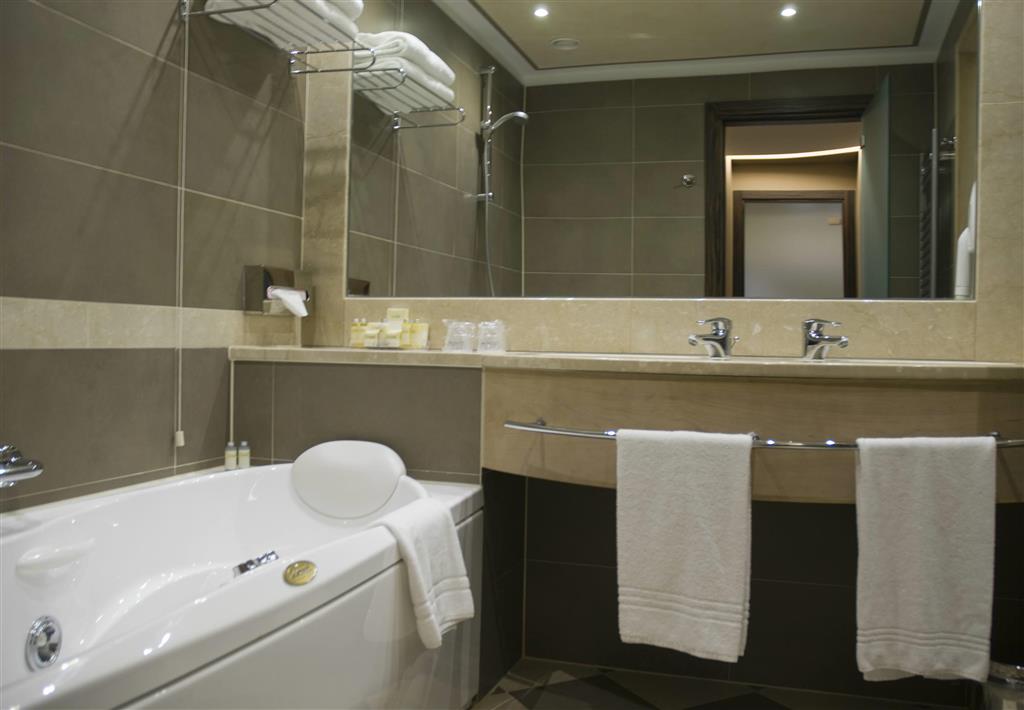 Cruise Hotel-guestroom-Guest Room,Bathroom,Guest Room Amenity,On-Site.jpg
