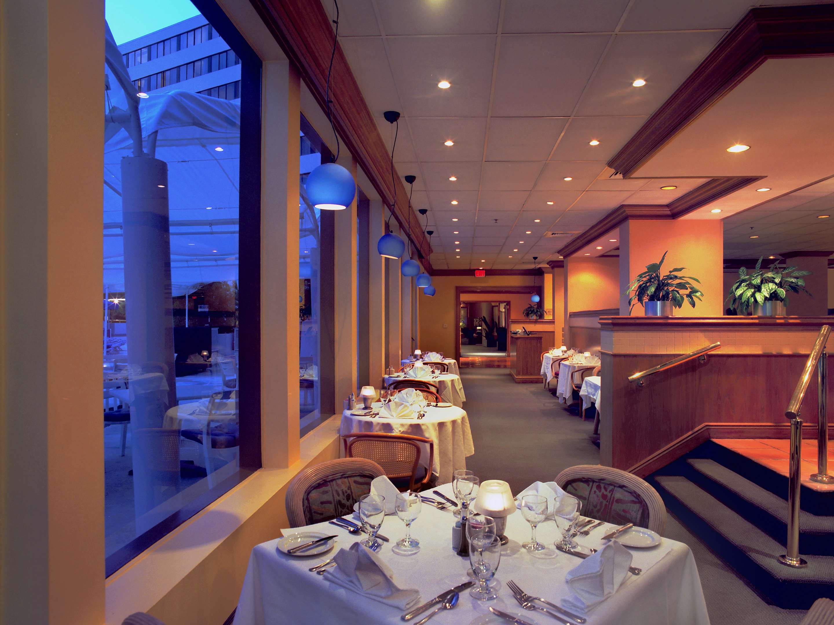 Ten Thomas Restaurant | Washington Plaza