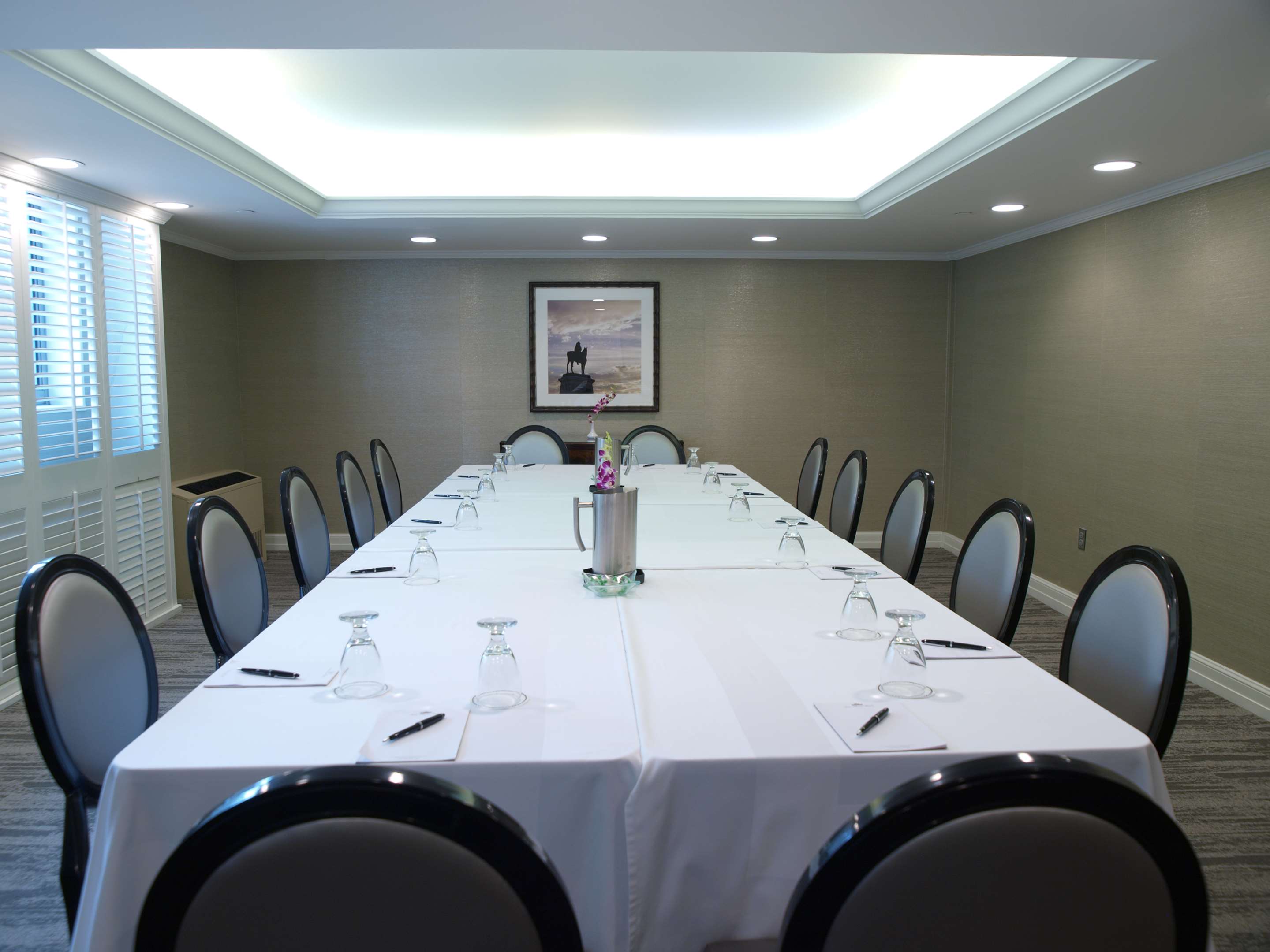 Envoy Room | State Plaza Hotel