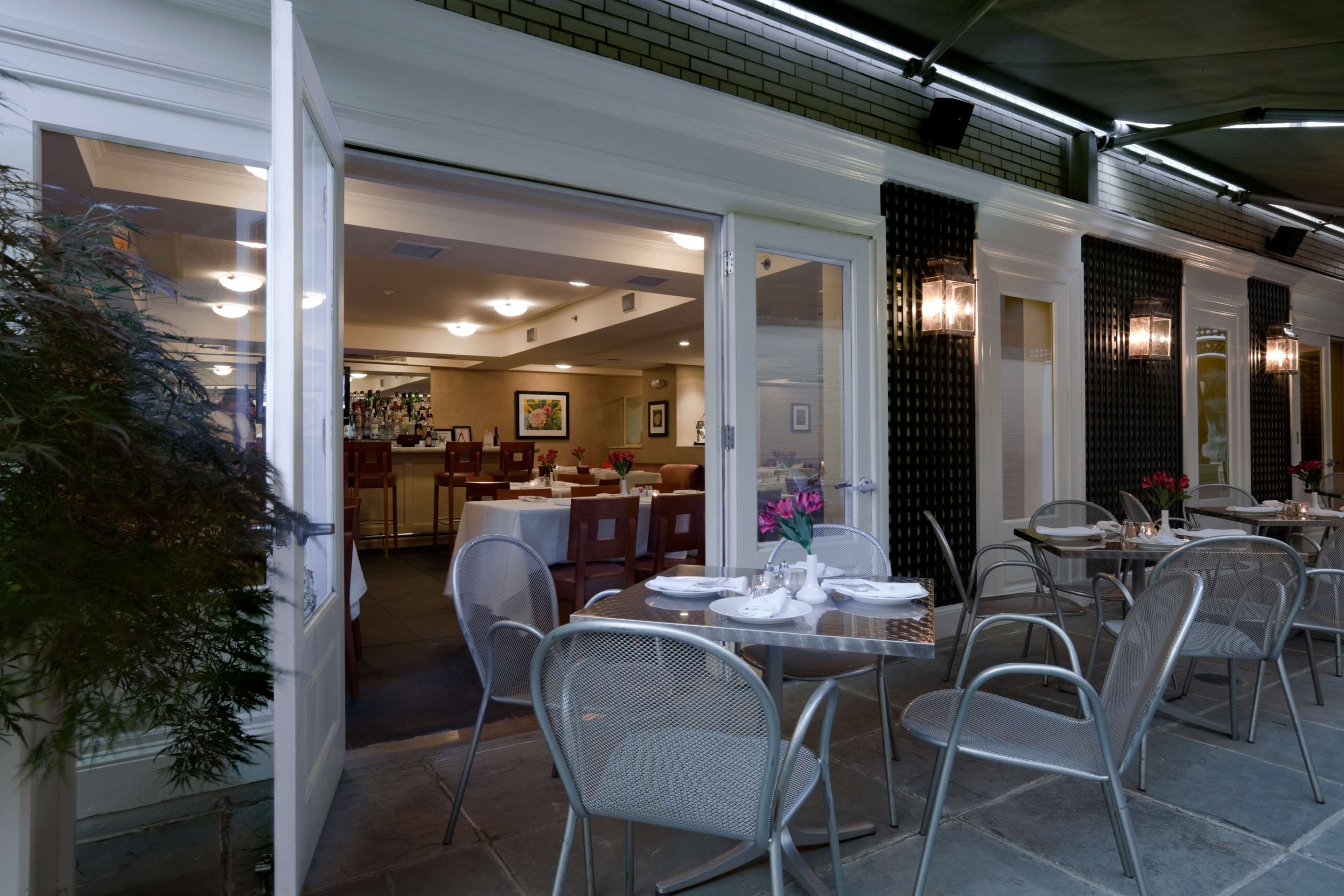 Garden Cafe | State Plaza Hotel