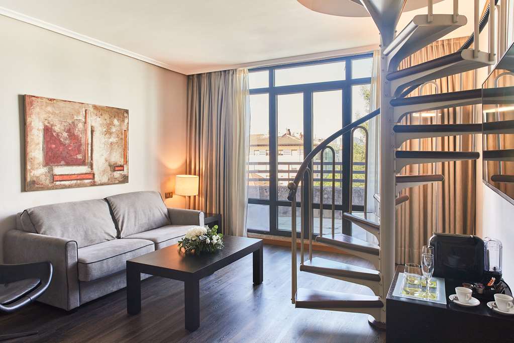 Silken Ciudad De Vitoria Hotel-guestroom-Guest Room,Suite,On-Site.jpg