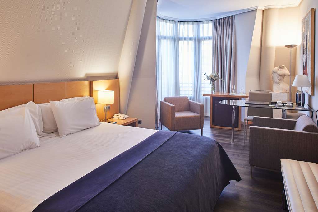 Silken Ciudad De Vitoria Hotel-guestroom-Guest Room,On-Site.jpg