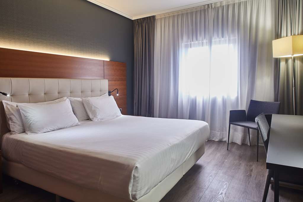 Silken Amara Plaza Hotel-guestroom-Guest Room,On-Site.jpg