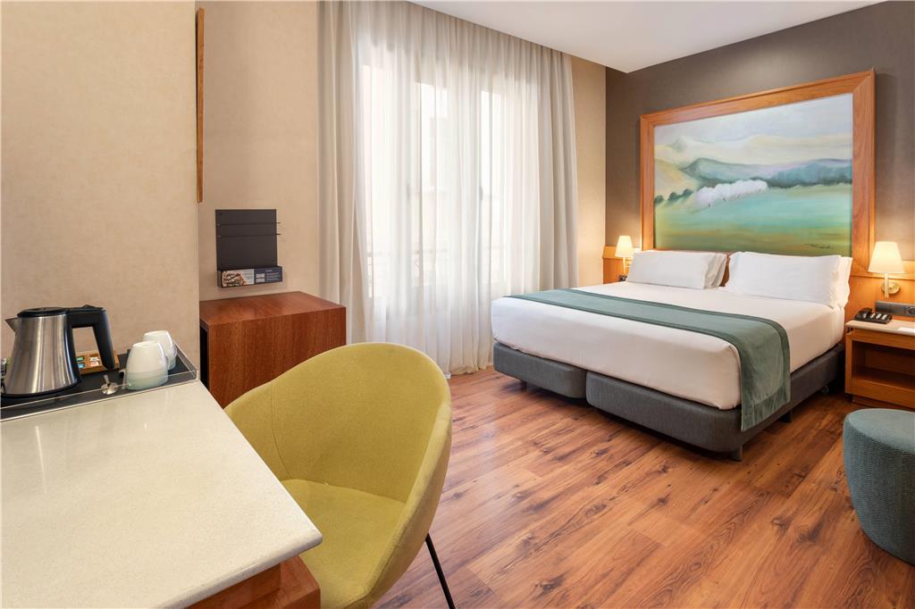Catalonia Excelsior Hotel-guestroom-Guest Room,On-Site.jpg