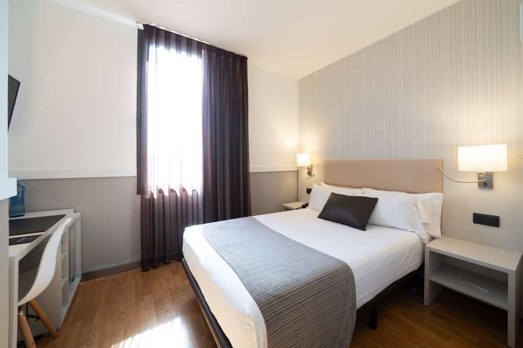 Catalonia Gran Hotel Verdi-guestroom-Guest Room,On-Site.jpg