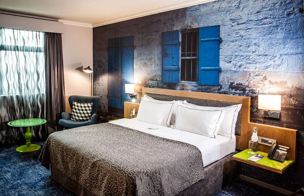 Hennessy Park Hotel-guestroom-Guest Room,On-Site.jpg