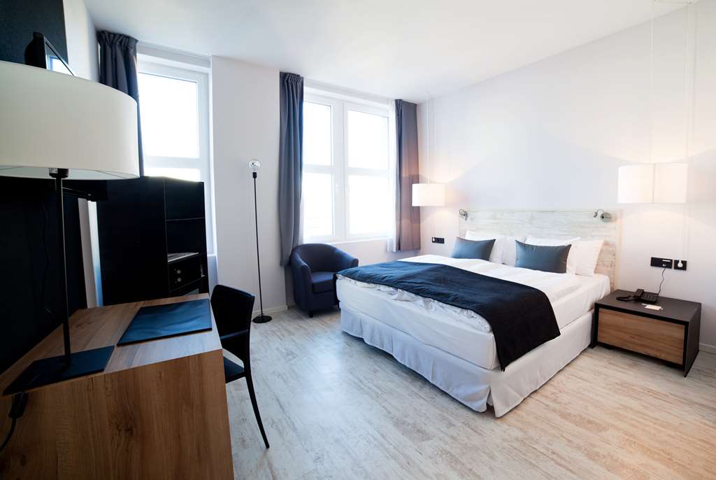 Catalonia Berlin Mitte Hotel-guestroom-Guest Room,On-Site.jpg