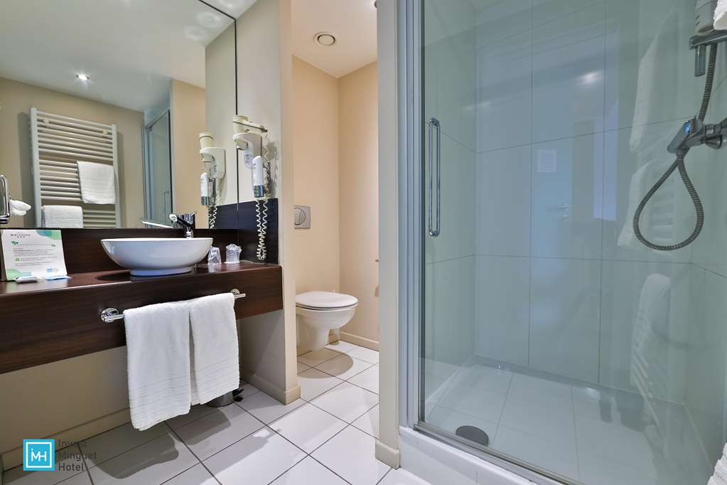 Hotel De La Couronne Liege-guestroom-Guest Room,On-Site.jpg