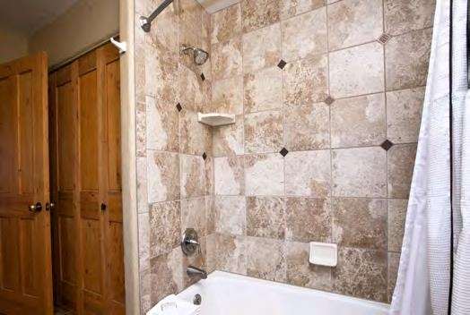 Suite Bathroom | Spring Creek Ranch