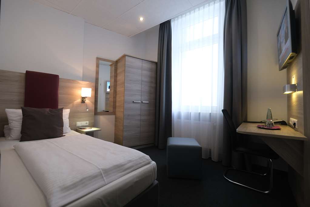 TOP HOHENSTAUFEN KOBLENZ-guestroom-Guest Room,On-Site.jpg