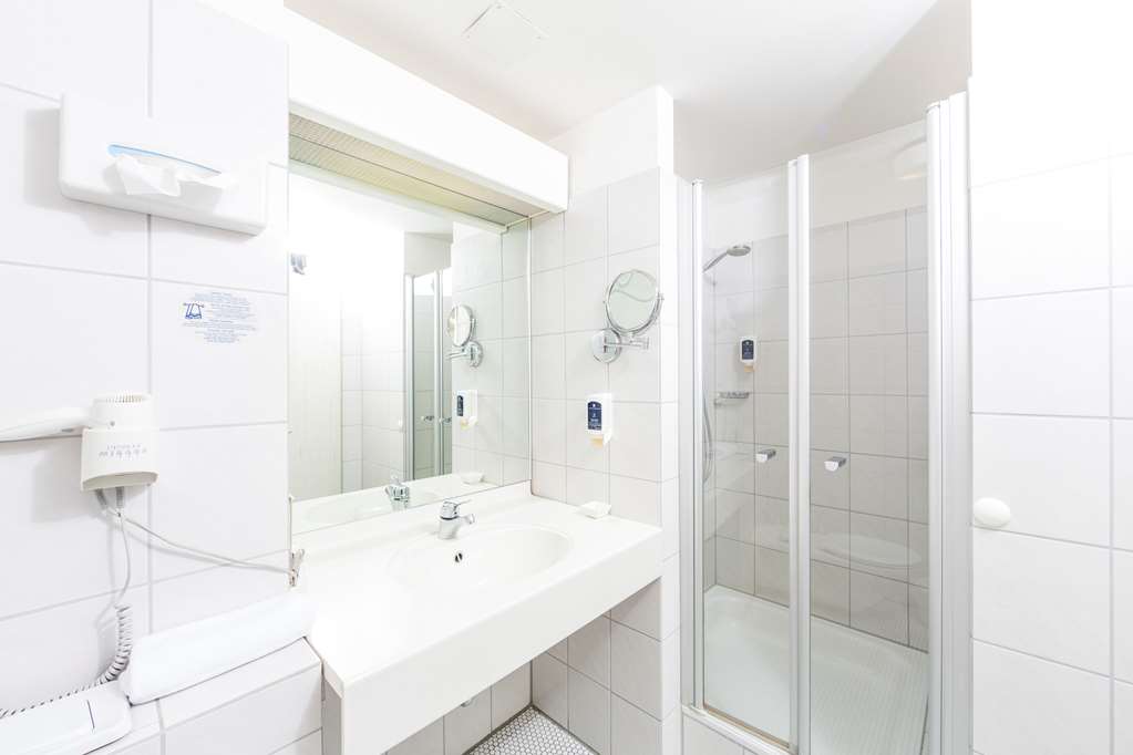 CPH HOTEL LENZ-guestroom-Guest Room,Bathroom,On-Site.jpg