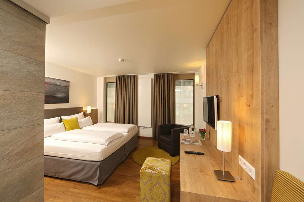 CPH HOTEL GOLDENES RAD-guestroom-Guest Room,On-Site.jpg