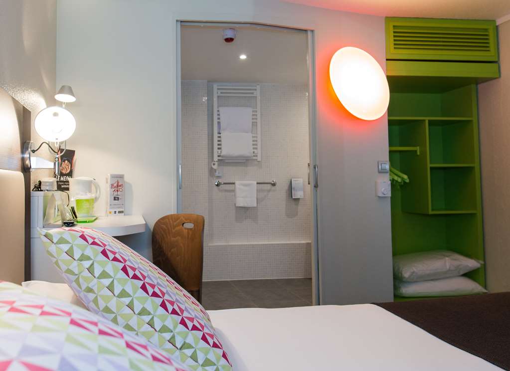 CAMPANILE AGEN-guestroom-Guest Room,Bathroom,Bed,Accessibility,Indoor/Interior,On-Site.jpg