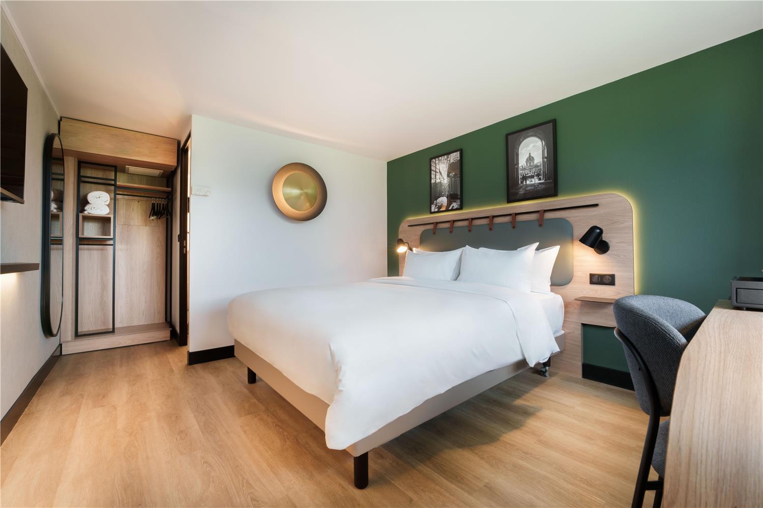 HOTEL CAMPANILE NATURE - AIX EN PROVENCE MEYREUIL - Campanile Nature Aix en Provence - Meyreuil - Superior Room - King Bed