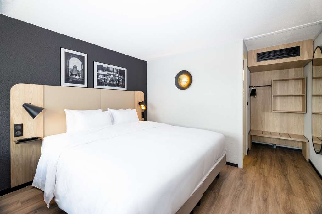 CAMPANILE AIX-EN-PROVENCE SUD - PON-guestroom-Guest Room,On-Site.jpg