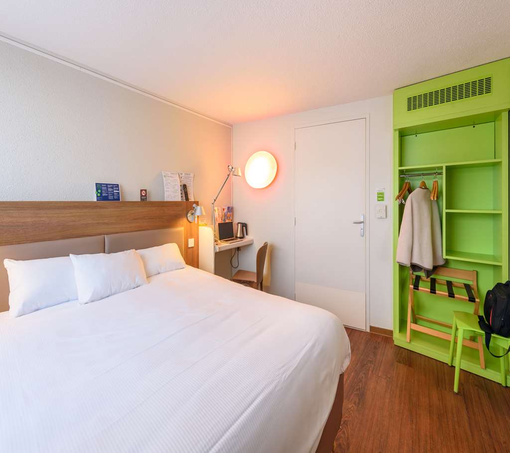 CAMPANILE ALBI CENTRE-guestroom-Guest Room,On-Site.jpg