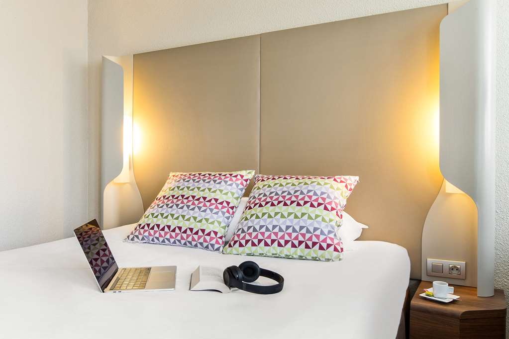 CAMPANILE ARRAS - SAINT NICOLAS-guestroom-Guest Room,Indoor/Interior,On-Site.jpg