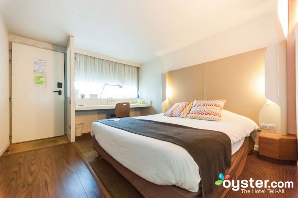 CAMPANILE BIARRITZ-guestroom-Guest Room,On-Site.jpg