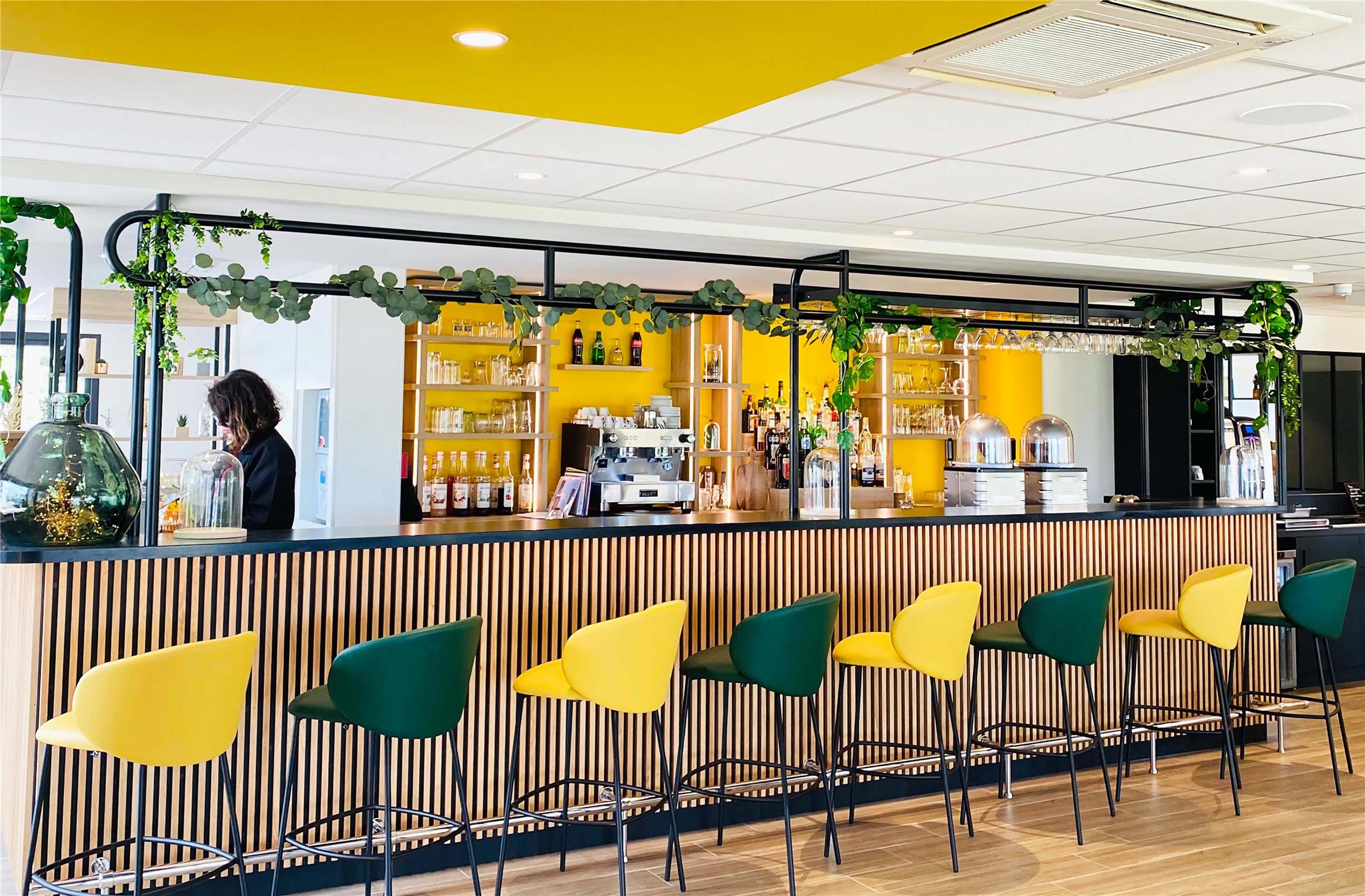 HÔTEL CAMPANILE BOLLENE - Bar / Lounge