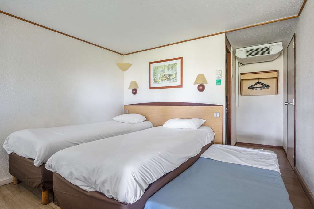CAMPANILE BRIVE LA GAILLARDE OUEST-guestroom-Guest Room,On-Site.jpg
