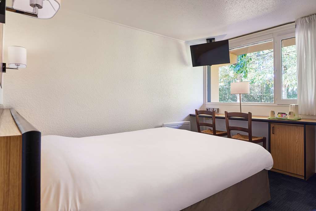 KYRIAD CAEN NORD - HEROUVILLE SAINT-guestroom-Guest Room,On-Site.jpg