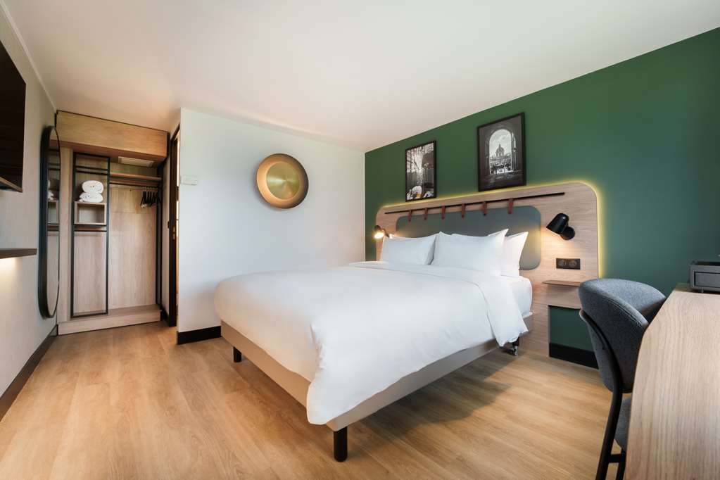 CAMPANILE NATURE - CAHORS-guestroom-Guest Room,On-Site.jpg