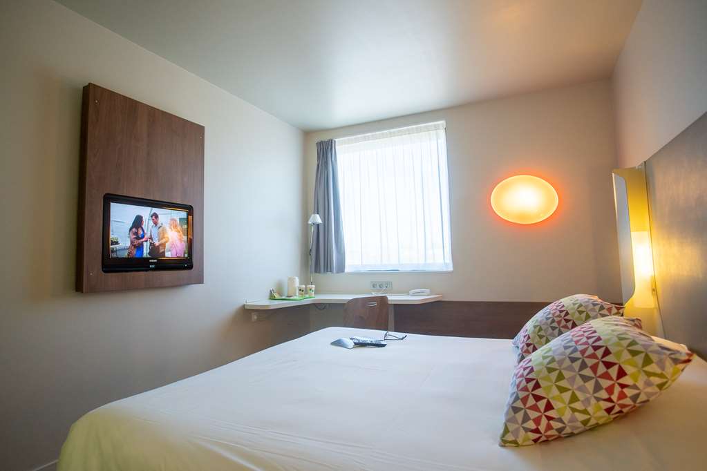 CAMPANILE CARCASSONNE EST - LA CITE-guestroom-Guest Room,On-Site.jpg