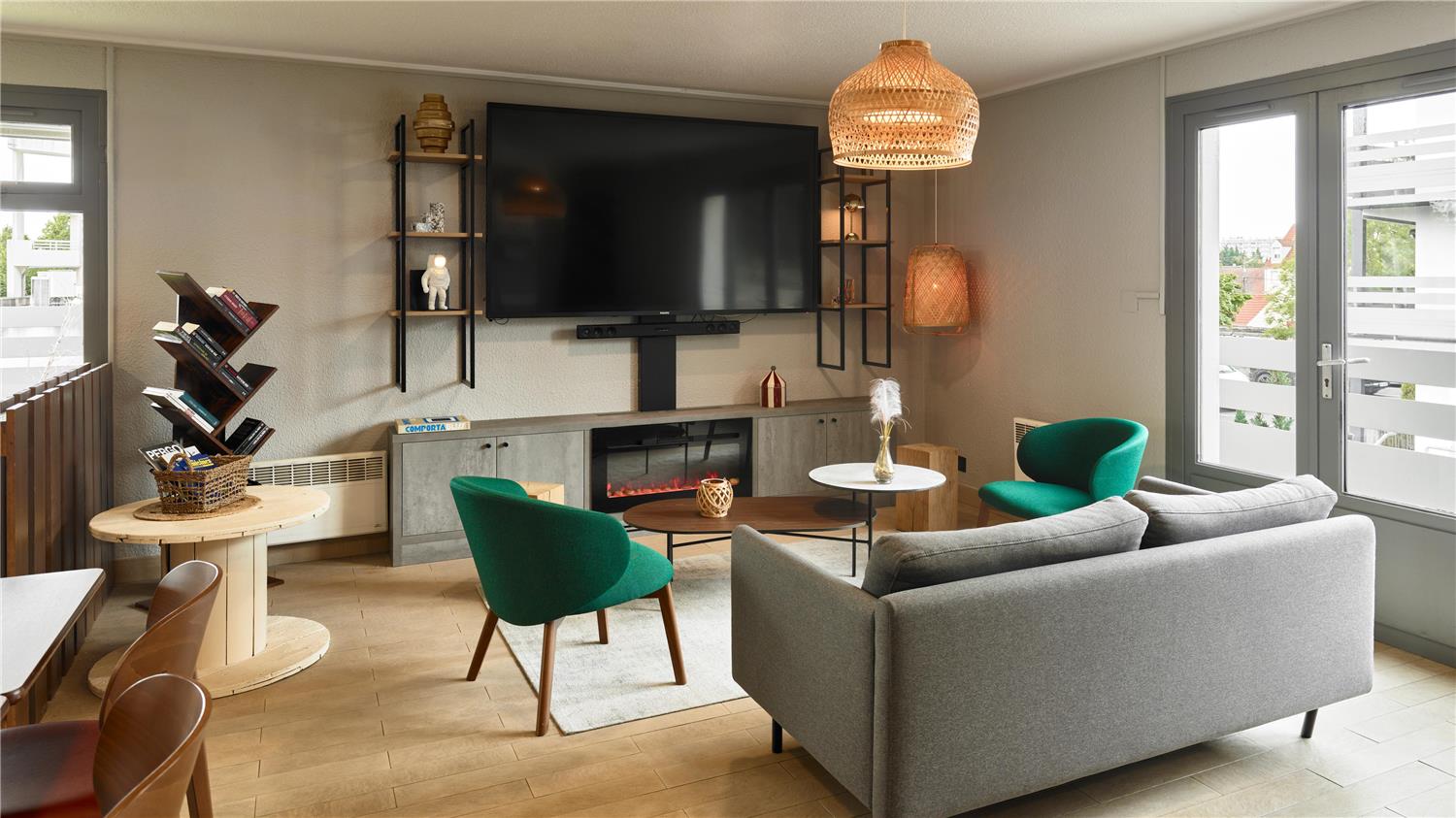 HOTEL CAMPANILE NATURE - MARNE LA VALLEE - CHELLES - Vue du lobby