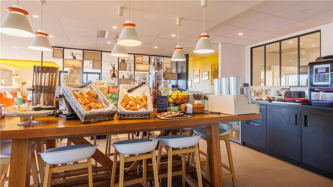 HÔTEL CAMPANILE NATURE - CLERMONT FERRAND LE BREZET