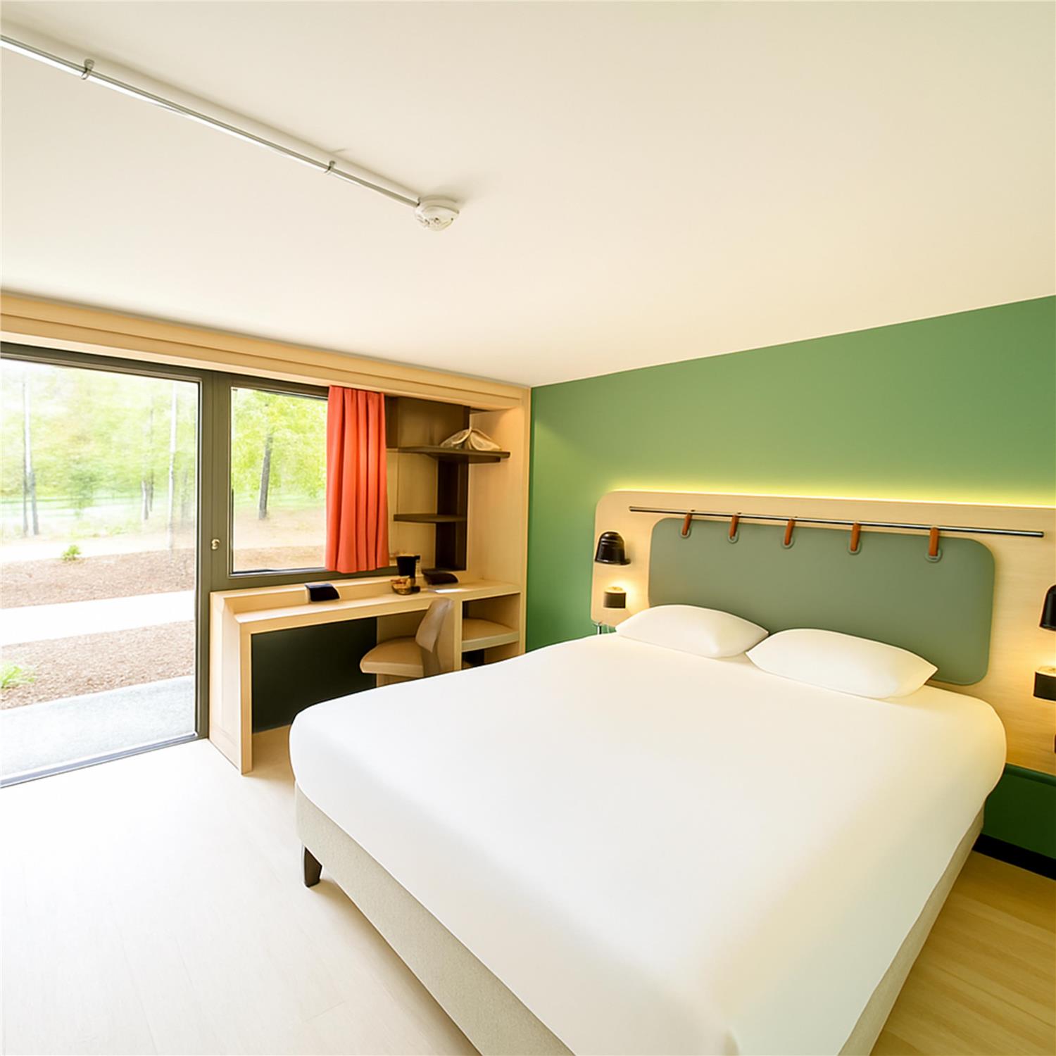 HOTEL CAMPANILE CLERMONT FERRAND NORD - Riom - Campanile NATURE - Clermont Ferrand Nord Riom - view of the double room