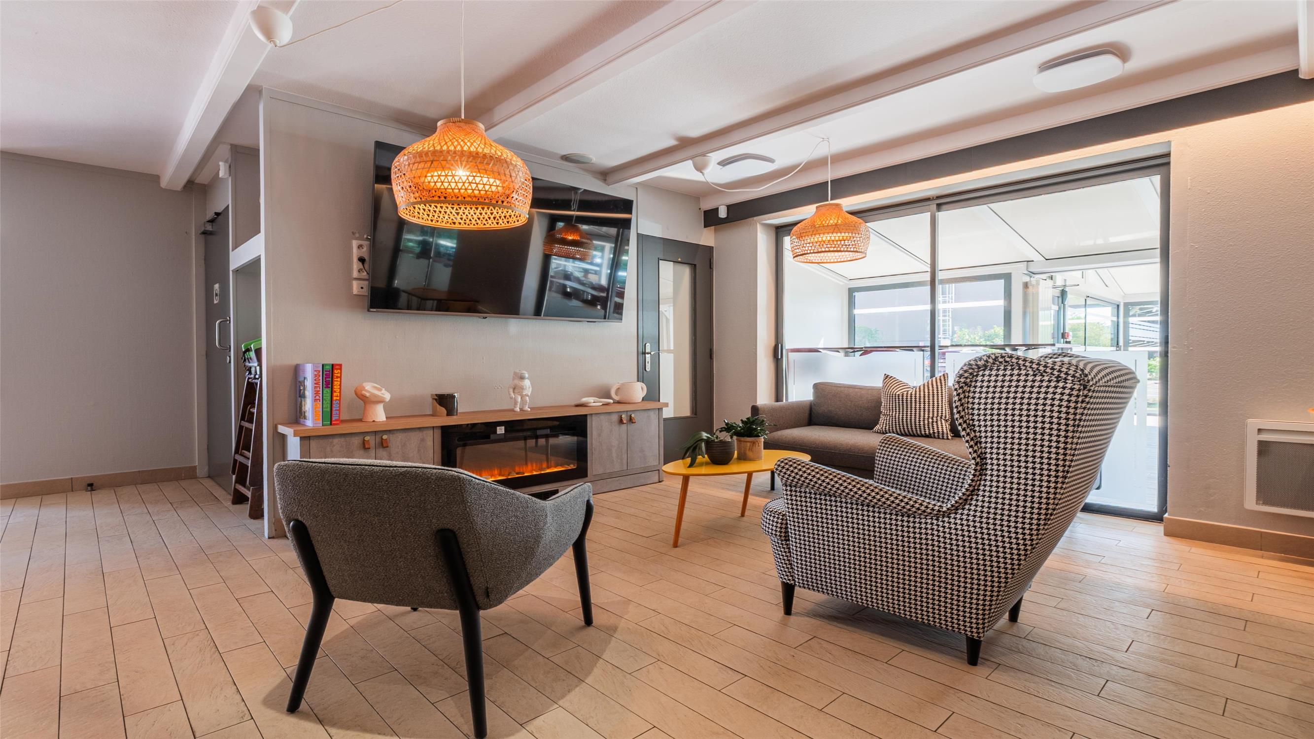 HOTEL CAMPANILE NATURE - COLMAR PARC DES EXPOSITIONS - Campanile NATURE - Colmar Parc des Expositions - Lobby