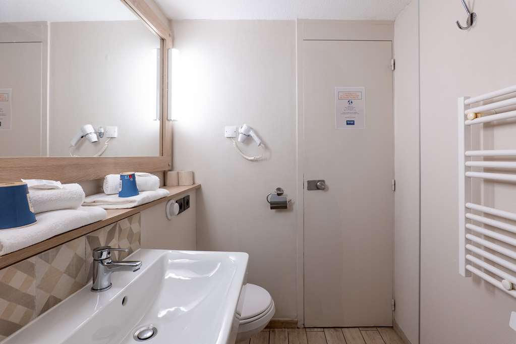 KYRIAD DIGNE LES BAINS-guestroom-Guest Room,Bathroom,On-Site.jpg