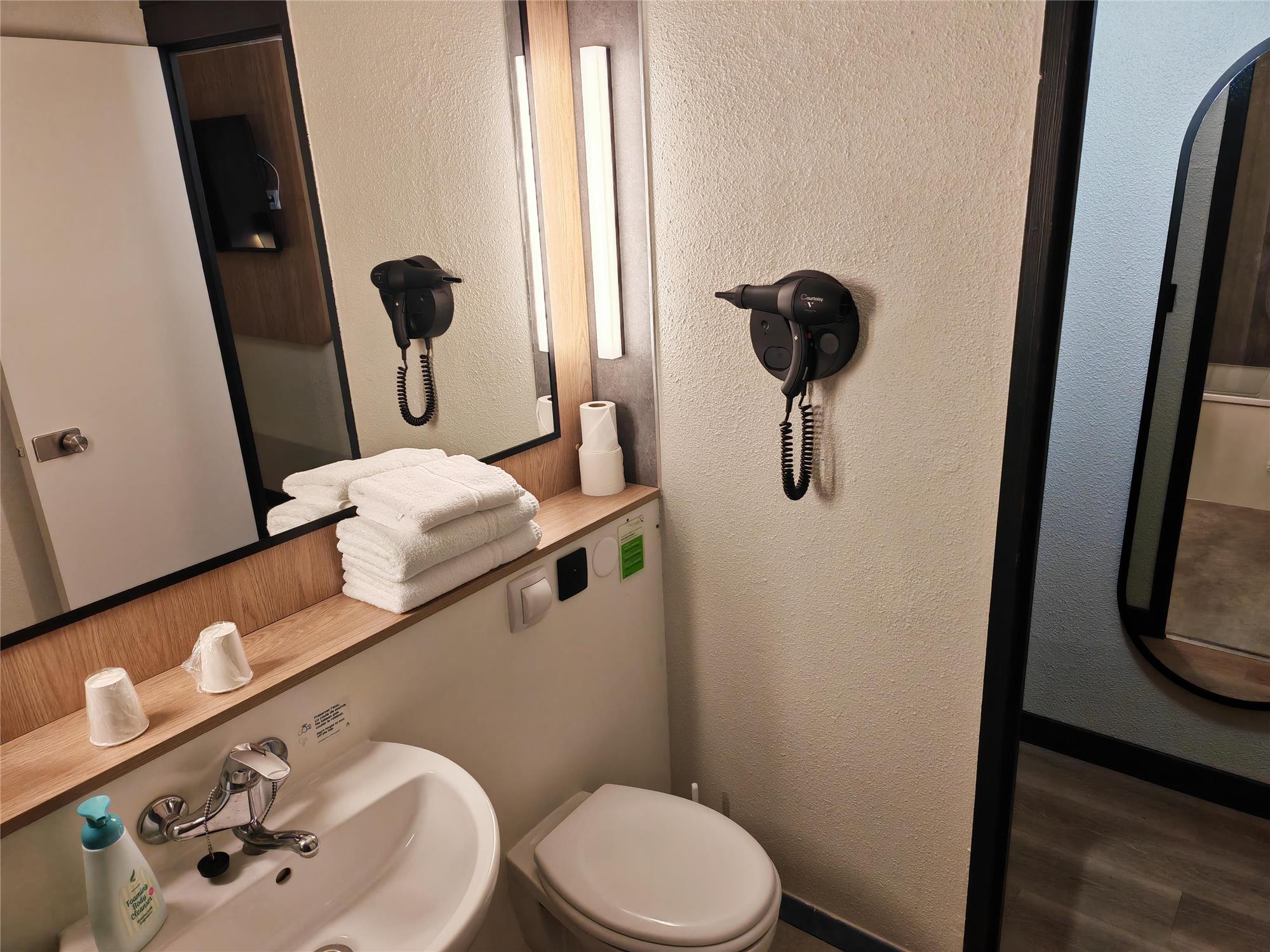 HÔTEL CAMPANILE LILLE SUD - Douai Cuincy - Chambres / Logements