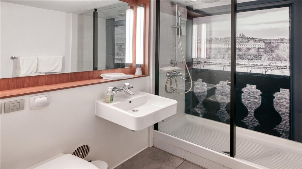 CAMPANILE NATURE - DREUX-guestroom-Guest Room,Bathroom,On-Site.jpg