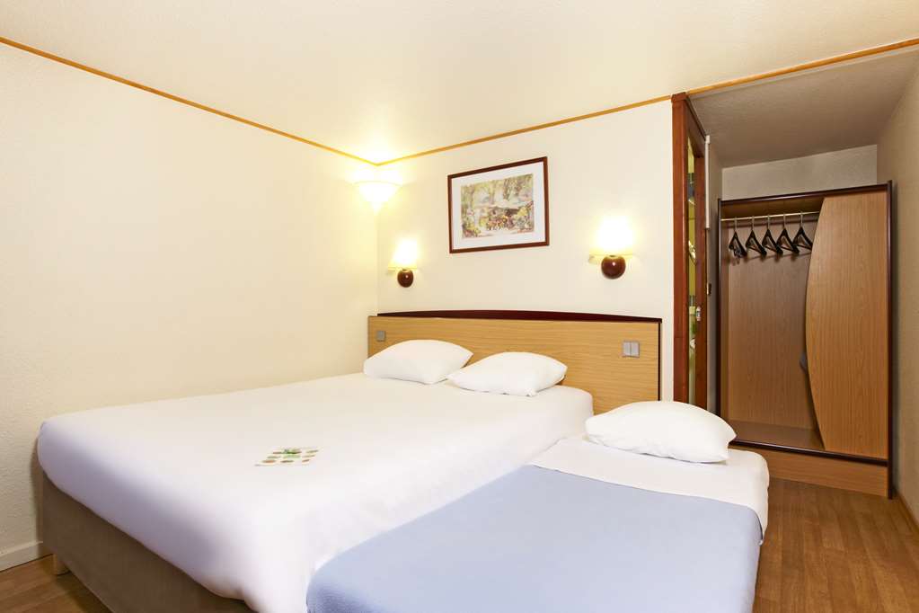 CAMPANILE DUNKERQUE EST - ARMBOUTS-guestroom-Guest Room,Indoor/Interior,On-Site.jpg