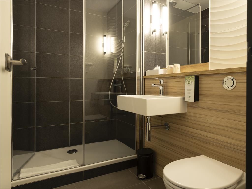 CAMPANILE EINDHOVEN-guestroom-Guest Room,Bathroom,On-Site.jpg
