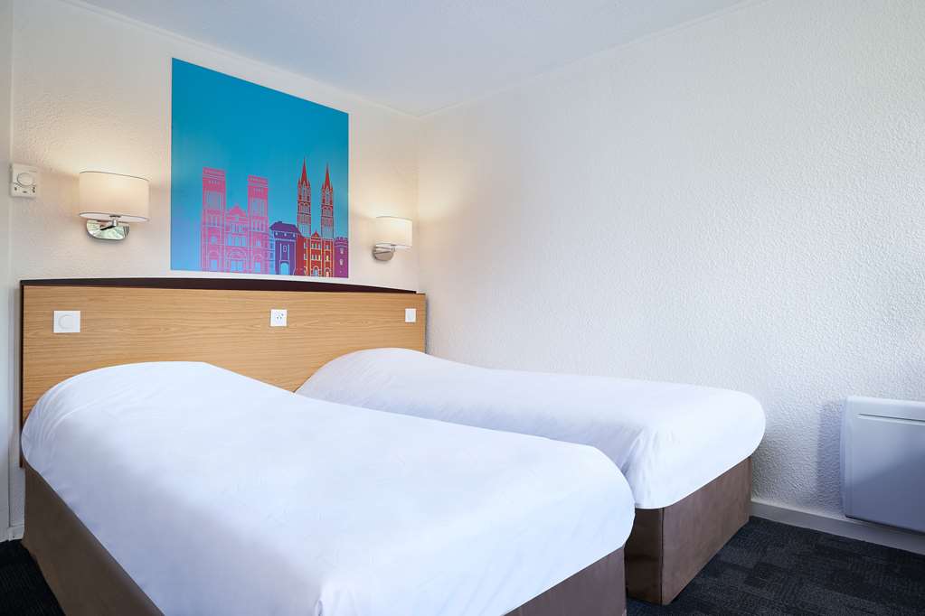 KYRIAD DIRECT EVREUX-guestroom-Guest Room,Bed,On-Site.jpg