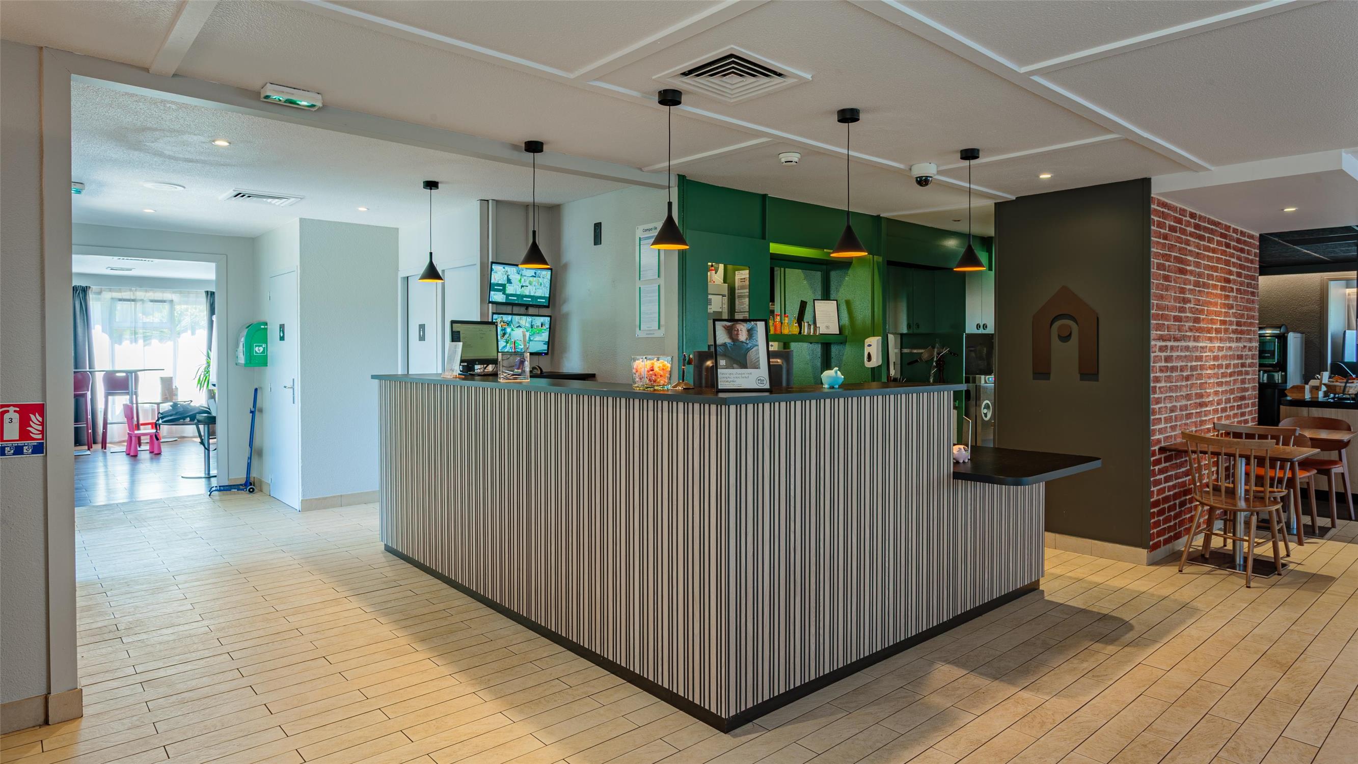 HOTEL CAMPANILE GRENOBLE NORD - Saint Egrève - Campanile GRENOBLE NORD - Saint Egrève - Reception