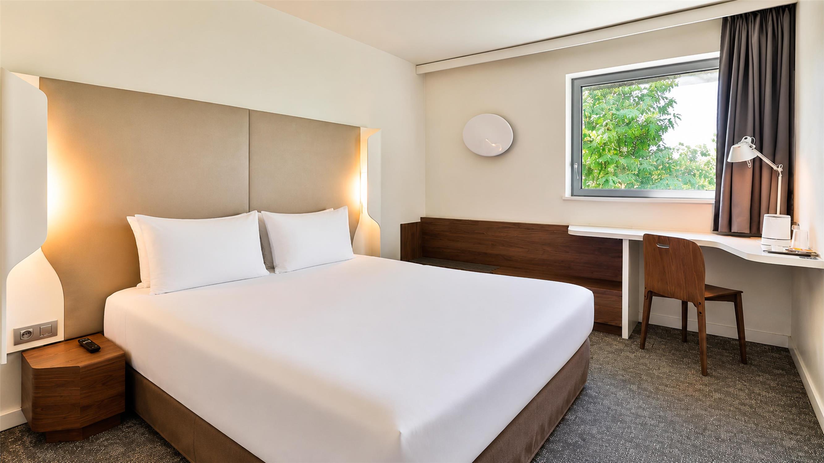 HOTEL CAMPANILE PRIME - LA ROCHE SUR YON CENTRE GARE - Hôtel Campanile PRIME La Roche sur Yon Centre Gare Chambre 2 personnes