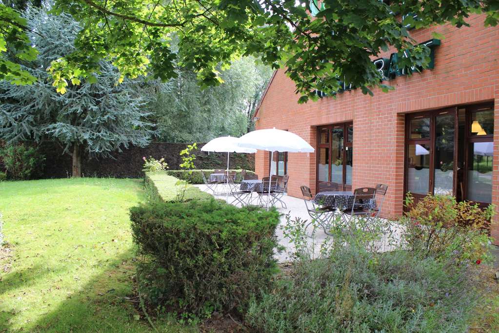 KYRIAD LILLE EST - HEM-guestroom-Dining,Dining Area,On-Site,Outdoor/Exterior,Exterior View of Building.jpg